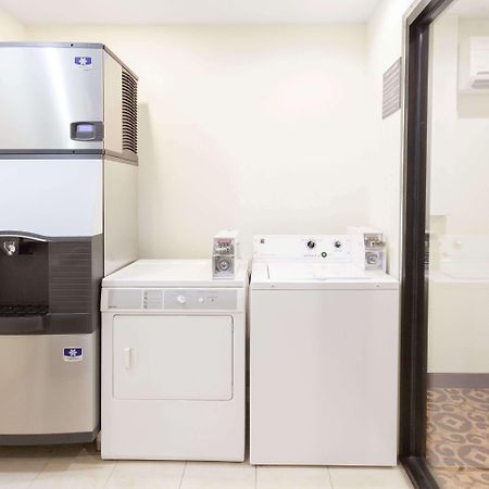 Super 8 By Wyndham Decatur/Dntn/Atlanta Area Hotel Екстериор снимка
