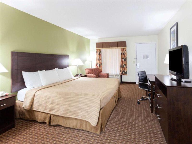 Super 8 By Wyndham Decatur/Dntn/Atlanta Area Hotel Екстериор снимка