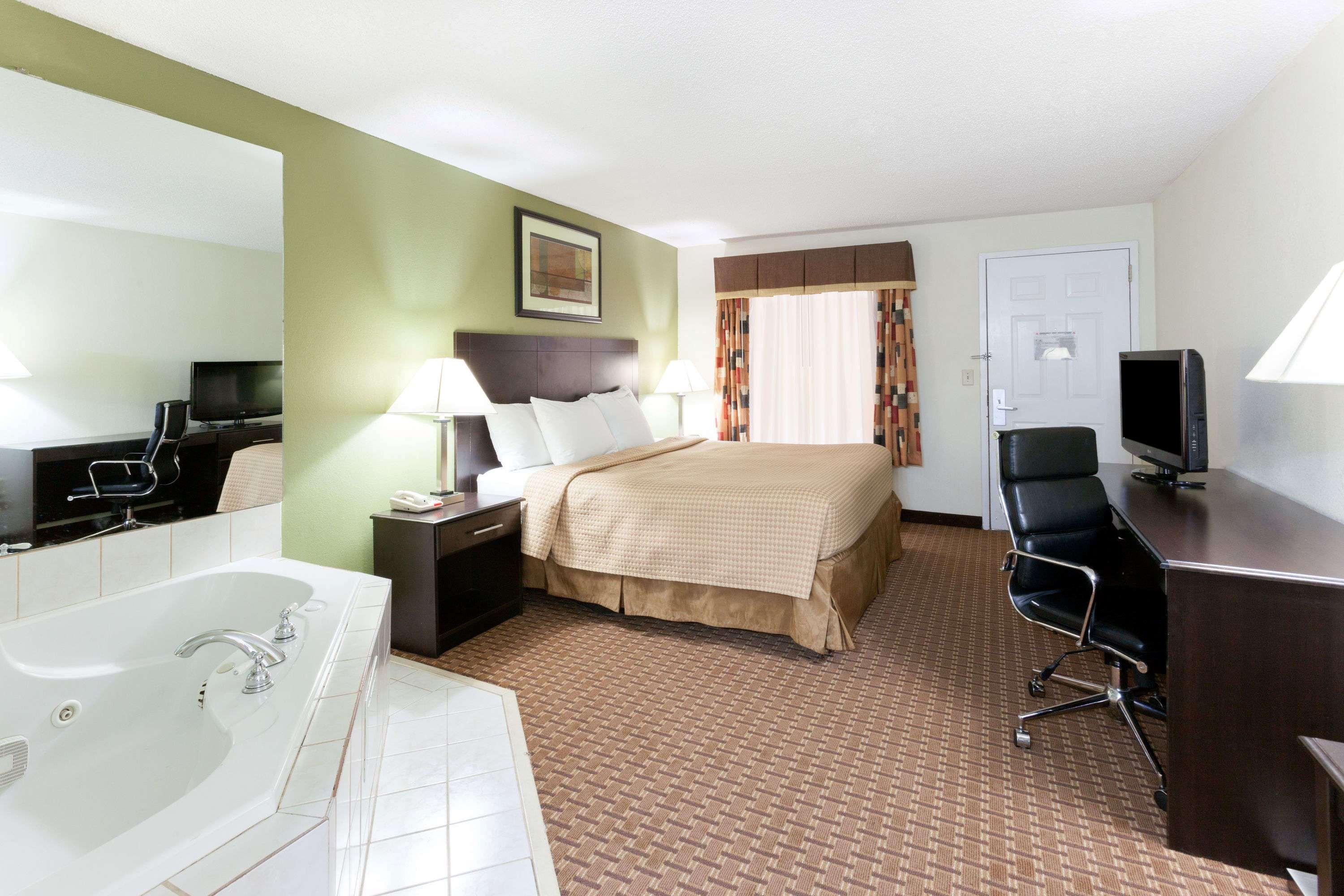 Super 8 By Wyndham Decatur/Dntn/Atlanta Area Hotel Екстериор снимка